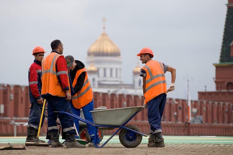 В Узбекистане откроют центры подготовки мигрантов для их отправки в Россию.